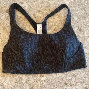 Size 6 lululemon sports bra medium support. A-B cup